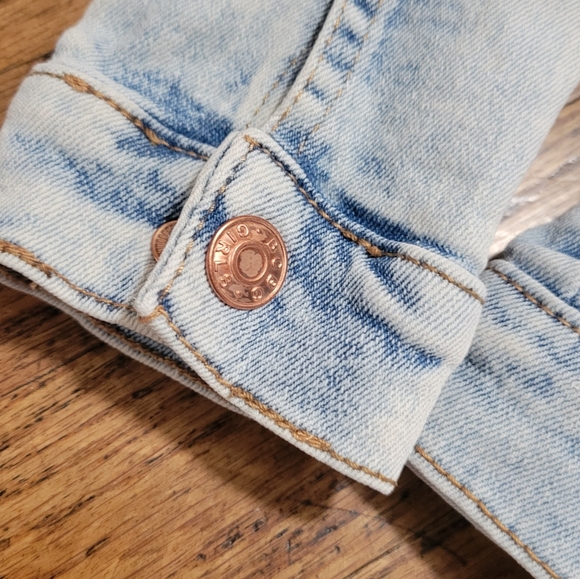 BCBG Sz 2T Light Denim Jacket - Picture 2 of 7
